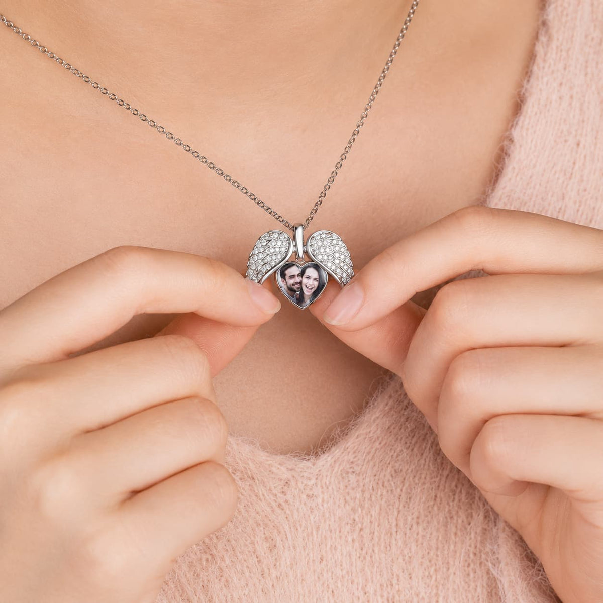 Unisex Heart Shape Necklace in Copper with 18K Real Gold Plated UV Plating, Sweet Style Featuring Cable Chain