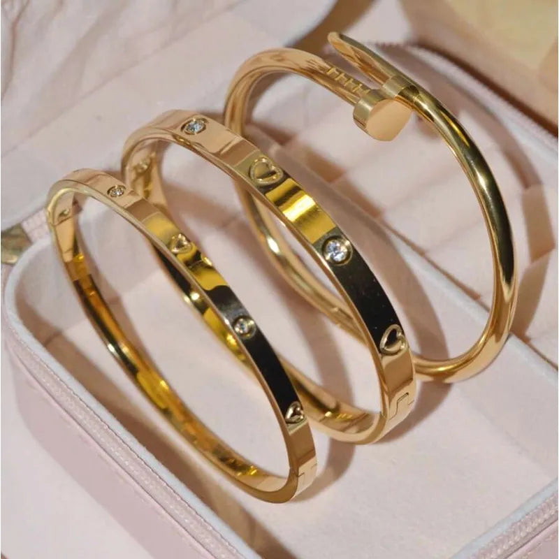 Heart-design zircon stainless steel bangle